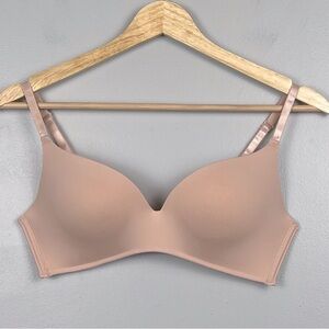 Sophie B beige no wire adjustable strap lightly padded bra, 36C.